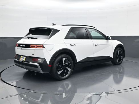 New 2025 Hyundai Ioniq 5 SEL image 5