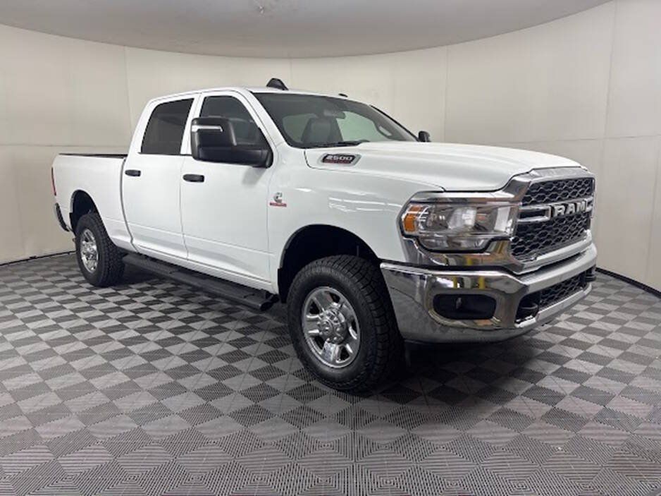 Used 2024 RAM 2500 Tradesman w/ Chrome Appearance Group AWD/4WD image 3