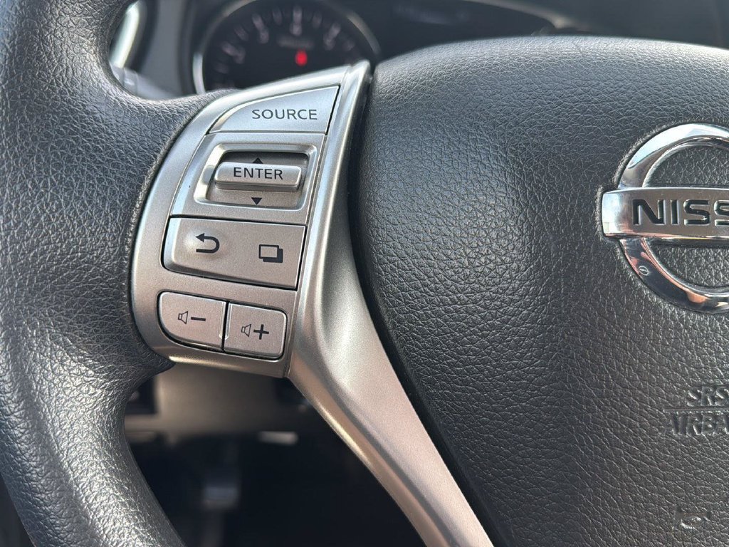 Used 2015 Nissan Rogue S AWD/4WD image 18