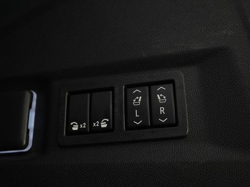 Used 2023 GMC Yukon AT4 w/ Technology Package AWD/4WD image 11