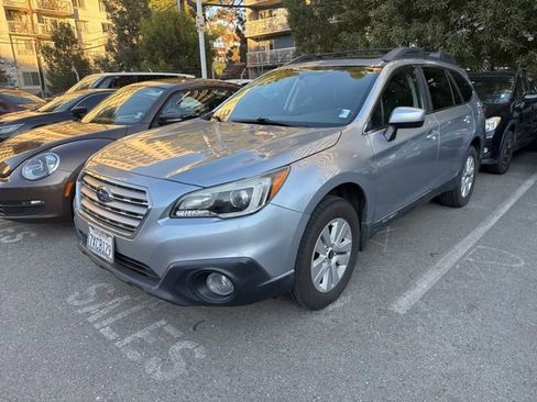 Used 2017 Subaru Outback 2.5i Premium image 3