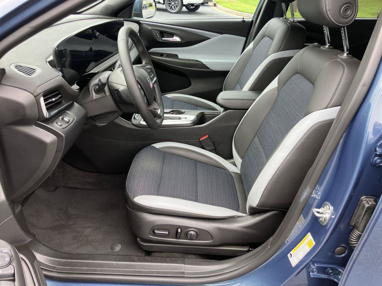 Used 2025 Buick Envista Preferred w/ Convenience I Package FWD image 12