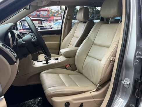 Used 2014 Jeep Grand Cherokee Limited w/ Luxury Group II AWD/4WD image 14