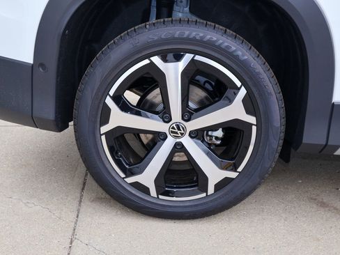 New 2026 Volkswagen Tiguan SE AWD/4WD image 9