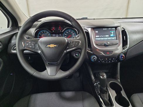 Used 2018 Chevrolet Cruze LT w/ Convenience Package FWD image 22