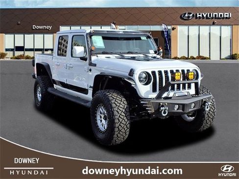 Used 2023 Jeep Gladiator Overland image 3