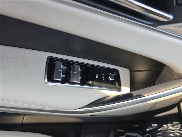 Used 2026 Jaguar F-PACE R-Dynamic S AWD/4WD image 27