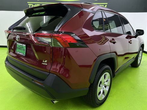 Used 2021 Toyota RAV4 LE AWD/4WD image 10