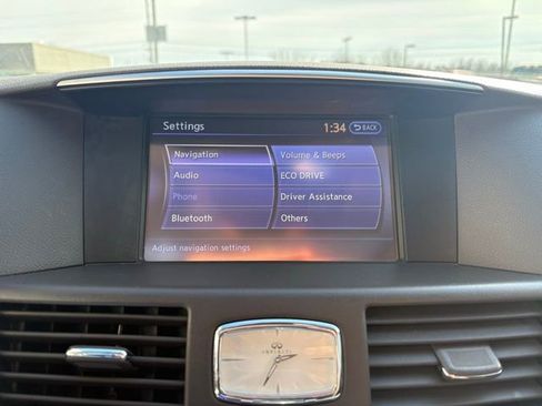 Used 2017 INFINITI Q70 L 3.7 w/ Deluxe Touring Package image 16