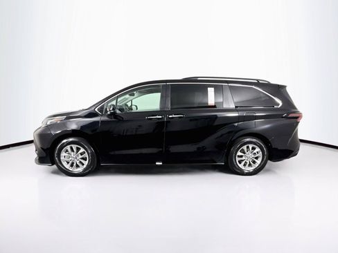Certified 2026 Toyota Sienna XLE FWD image 14