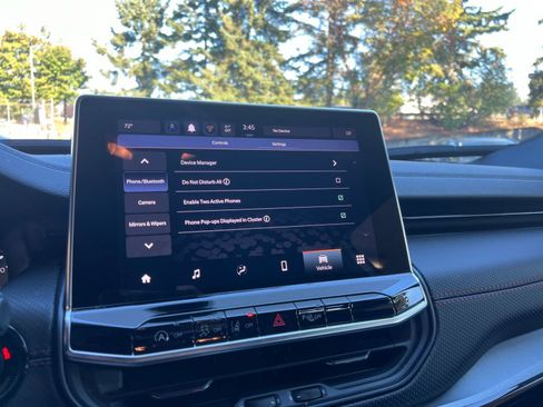 Used 2025 Jeep Compass Trailhawk image 21