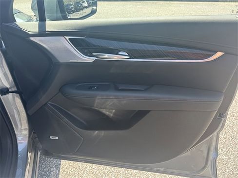 Used 2024 Cadillac XT6 Premium Luxury image 14