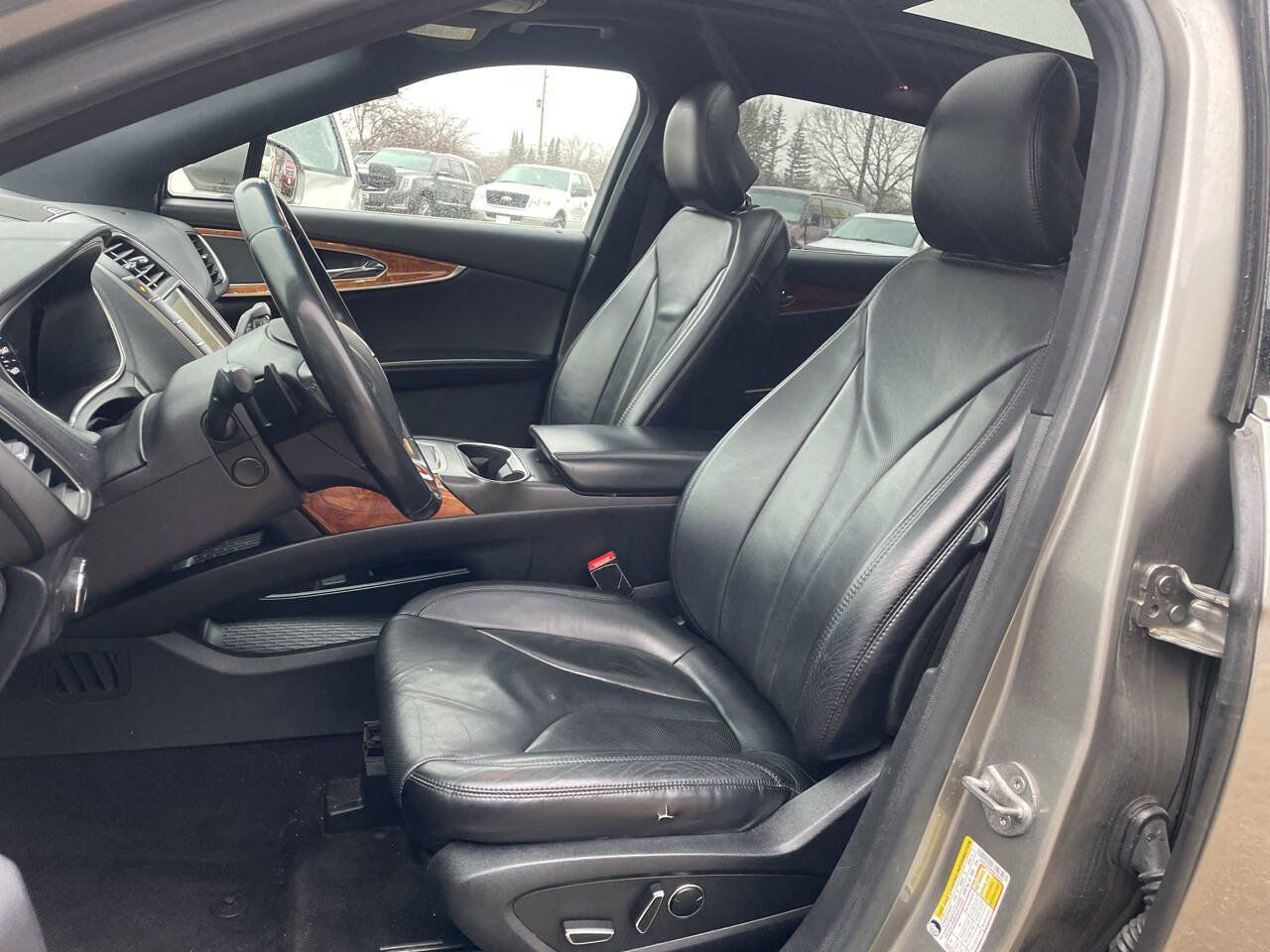 Used 2016 Lincoln MKX Reserve w/ Climate Package FWD image 12