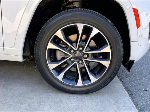 Used 2023 Jeep Grand Cherokee Overland w/ Advanced Protech Group III AWD/4WD image 8