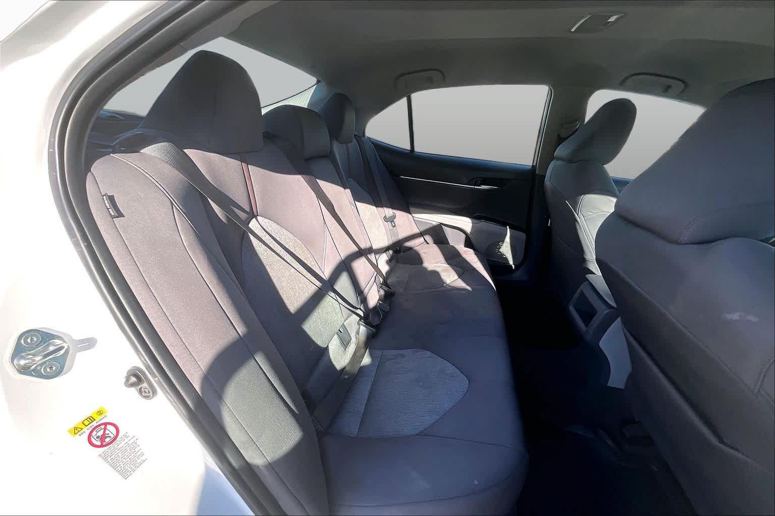 Used 2018 Toyota Camry LE FWD image 16
