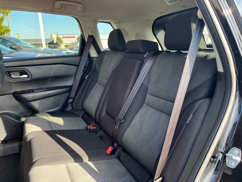 Used 2025 Nissan Rogue SV image 28