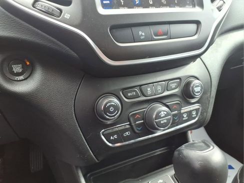 Used 2019 Jeep Cherokee Trailhawk w/ Comfort/Convenience Group image 20