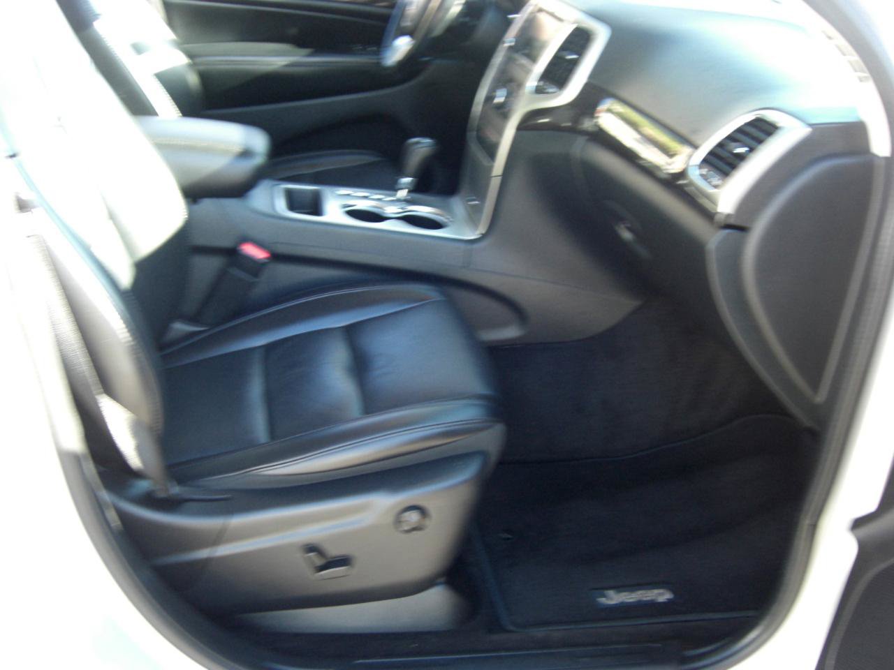 Used 2011 Jeep Grand Cherokee Laredo AWD/4WD image 17