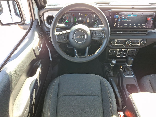 Used 2024 Jeep Wrangler Unlimited AWD/4WD image 3