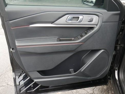 Used 2025 Ford Explorer ST-Line w/ Premium Package image 15