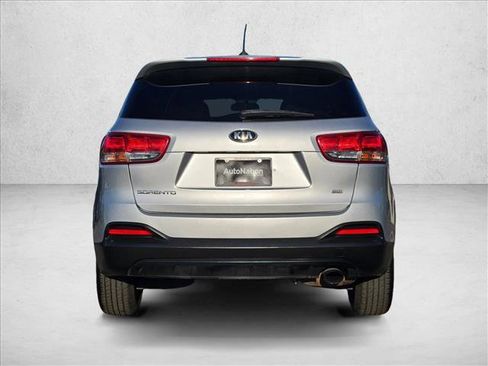 Used 2017 Kia Sorento L FWD image 6