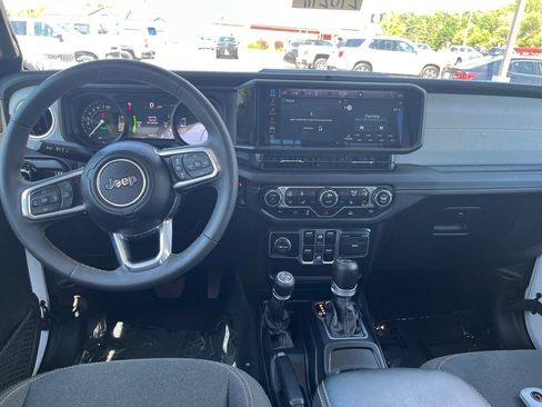 Used 2024 Jeep Wrangler Unlimited Sahara AWD/4WD image 14