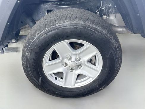 Used 2023 Jeep Gladiator Sport image 28