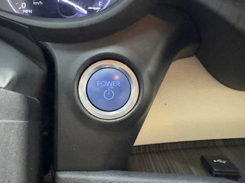 Used 2021 Toyota Sienna Limited FWD image 27