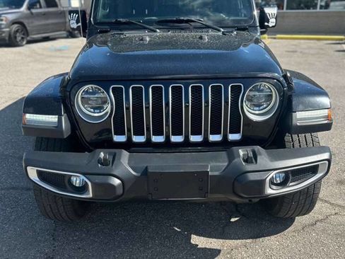 Used 2018 Jeep Wrangler Unlimited Sahara w/ Uconnect 4C Nav & Sound Group AWD/4WD image 2