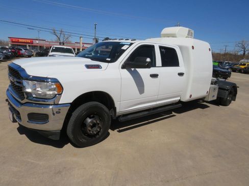 Used 2019 RAM 3500 Tradesman w/ Chrome Appearance Group AWD/4WD image 2