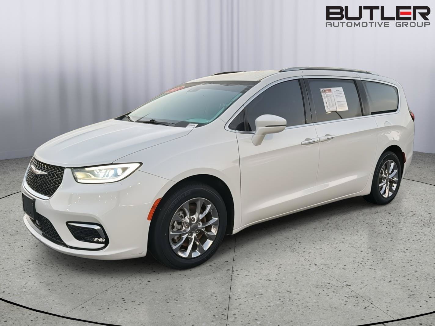 Used 2021 Chrysler Pacifica Touring-L FWD image 1