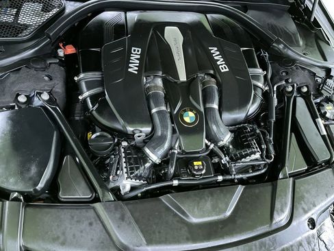 Used 2016 BMW 750i xDrive image 31