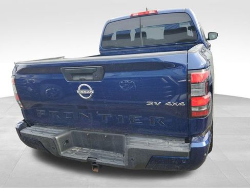 Used 2022 Nissan Frontier SV w/ Graphics Package AWD/4WD image 4