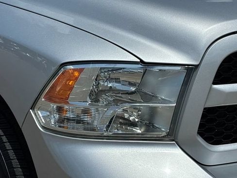 Used 2017 RAM 1500 Express RWD image 25