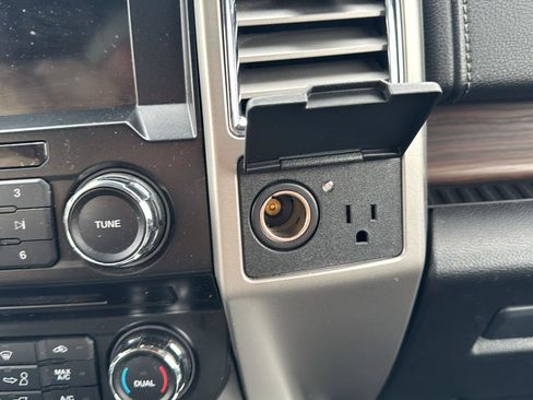 Used 2016 Ford F150 Lariat image 19