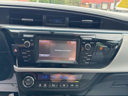 Used 2016 Toyota Corolla LE FWD image 18