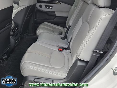 Used 2024 Honda Pilot Touring image 11