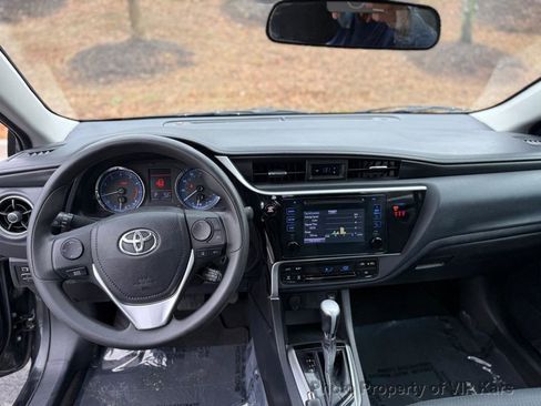 Used 2018 Toyota Corolla LE image 11