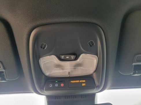 New 2025 Chevrolet Colorado LT w/ LT Convenience Package image 16