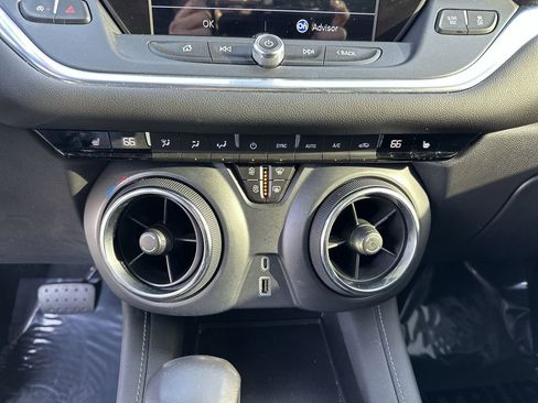 Used 2020 Chevrolet Blazer LT image 40