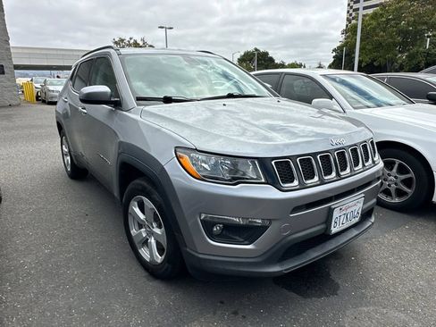 Used 2021 Jeep Compass Latitude w/ Convenience Group FWD image 2