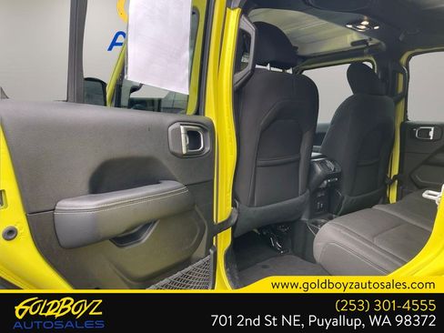 Used 2023 Jeep Wrangler Sahara image 11