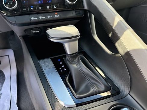 Certified 2024 Hyundai Elantra SEL image 38