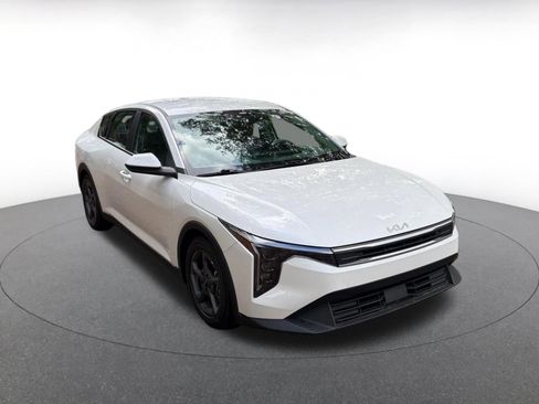 Used 2025 Kia K4 LXS image 1