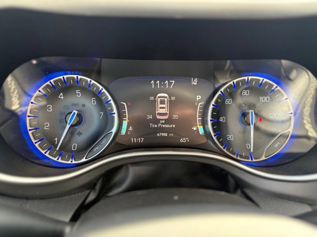 Certified 2023 Chrysler Pacifica Touring-L FWD image 34