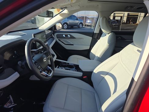 Used 2025 Ford Explorer Platinum w/ Ultimate Package image 22