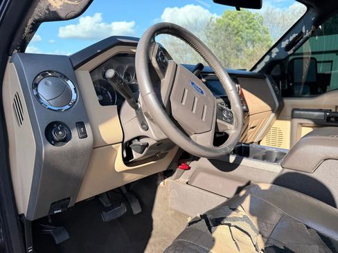 Used 2011 Ford F250 Lariat w/ Lariat Interior Pkg RWD image 17