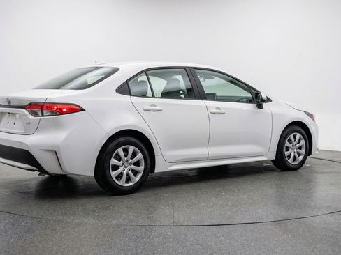 Used 2025 Toyota Corolla LE image 9