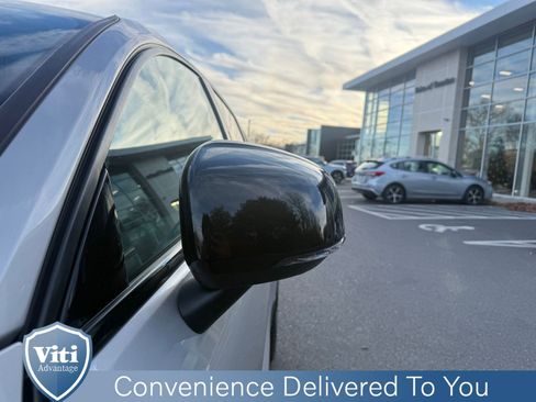 Certified 2023 Volvo C40 P8 Recharge Ultimate image 11