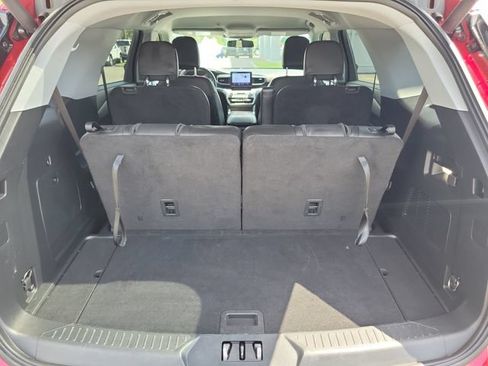 Used 2022 Ford Explorer XLT w/ Equipment Group 202A RWD image 10